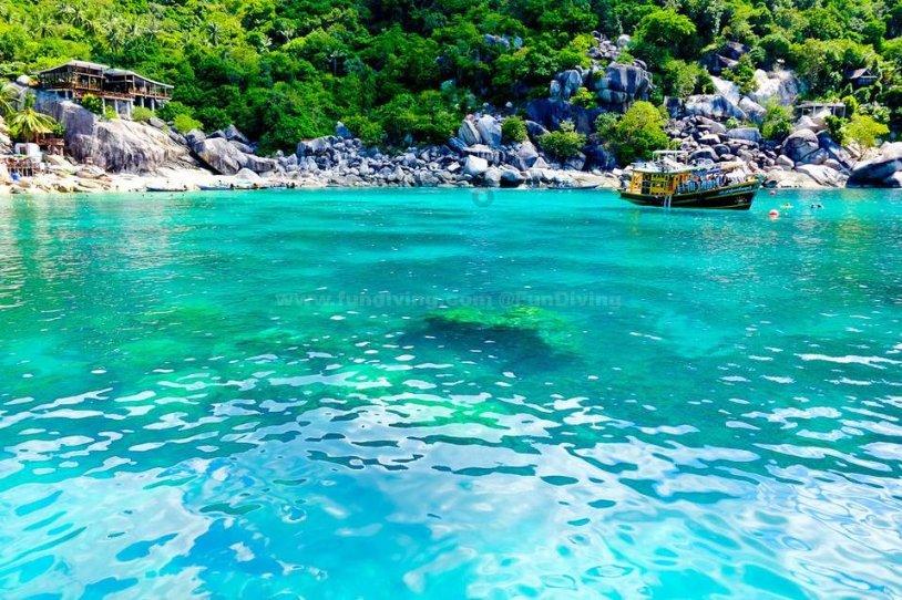 托克集团油轮在红海遭胡塞武装导弹击中并发生火情